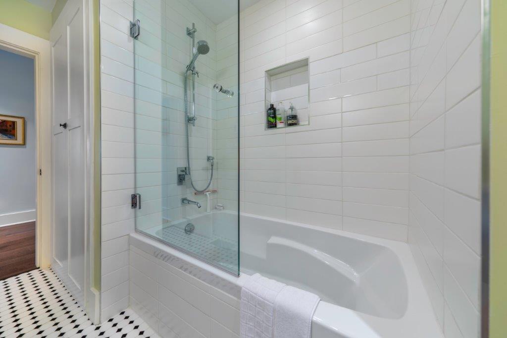 bathroom-home-renovation-kelowna-contractor-2