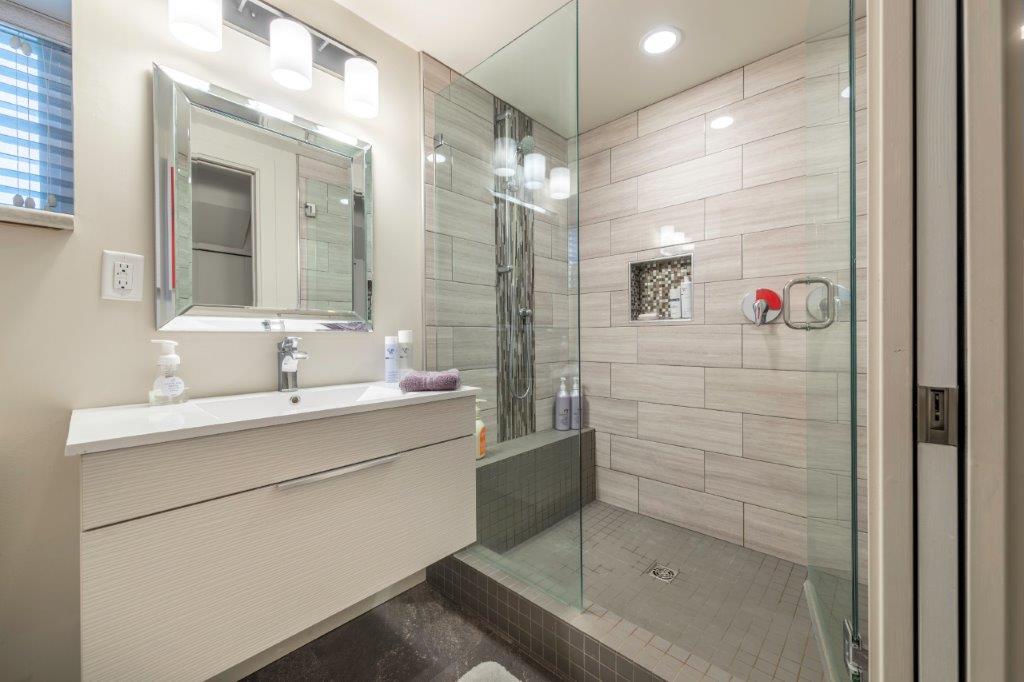 bathroom-renovation-kelowna-general-contractor-2